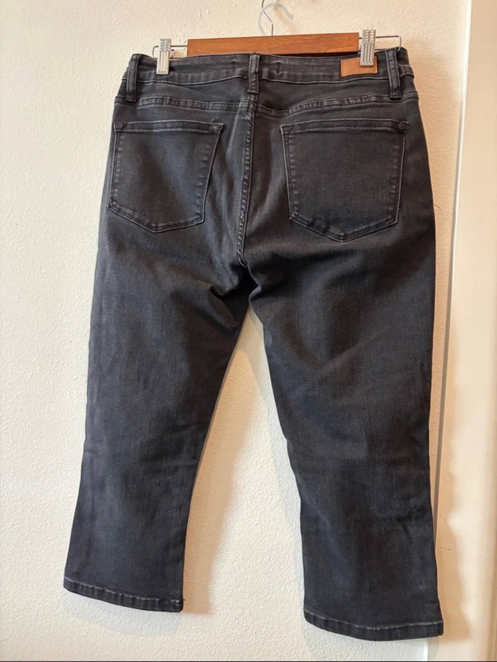 Judy Blue Black Straight-Leg Capri Fit Stretch Jeans 9 29